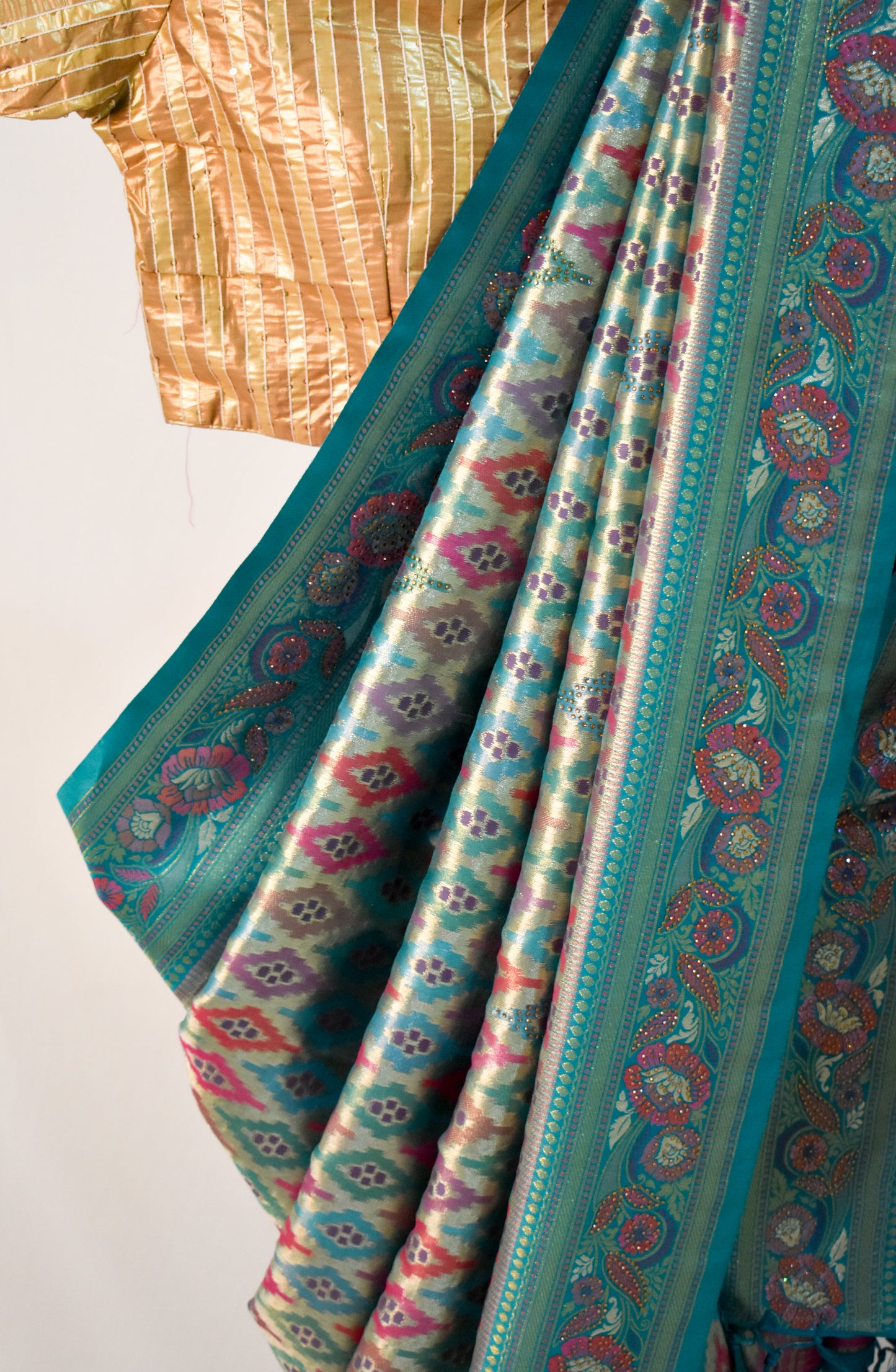 TEAL ELEGANCE – BANARASI ART SILK SAREE WITH GOLDEN ZARI & IKAT-INSPIRED MOTIFS.