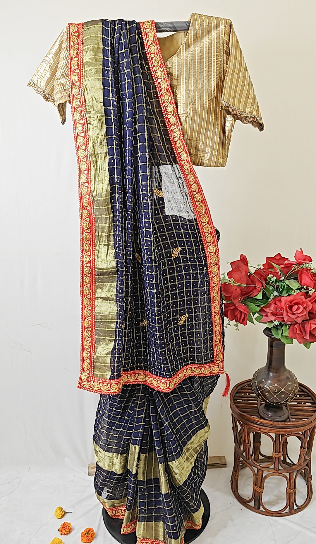 NAVY BLUE CRUSHED GEORGETTE BANDHANI SAREE WITH RED ZARI BORDER.