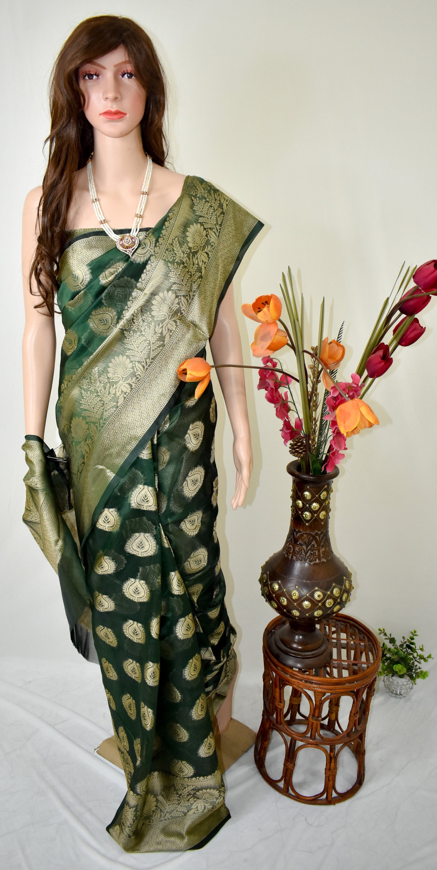 DARK BOTTLE GREEN SILK BLEND SAREE WITH INTRICATE GOLDEN ZARI WEAVING.