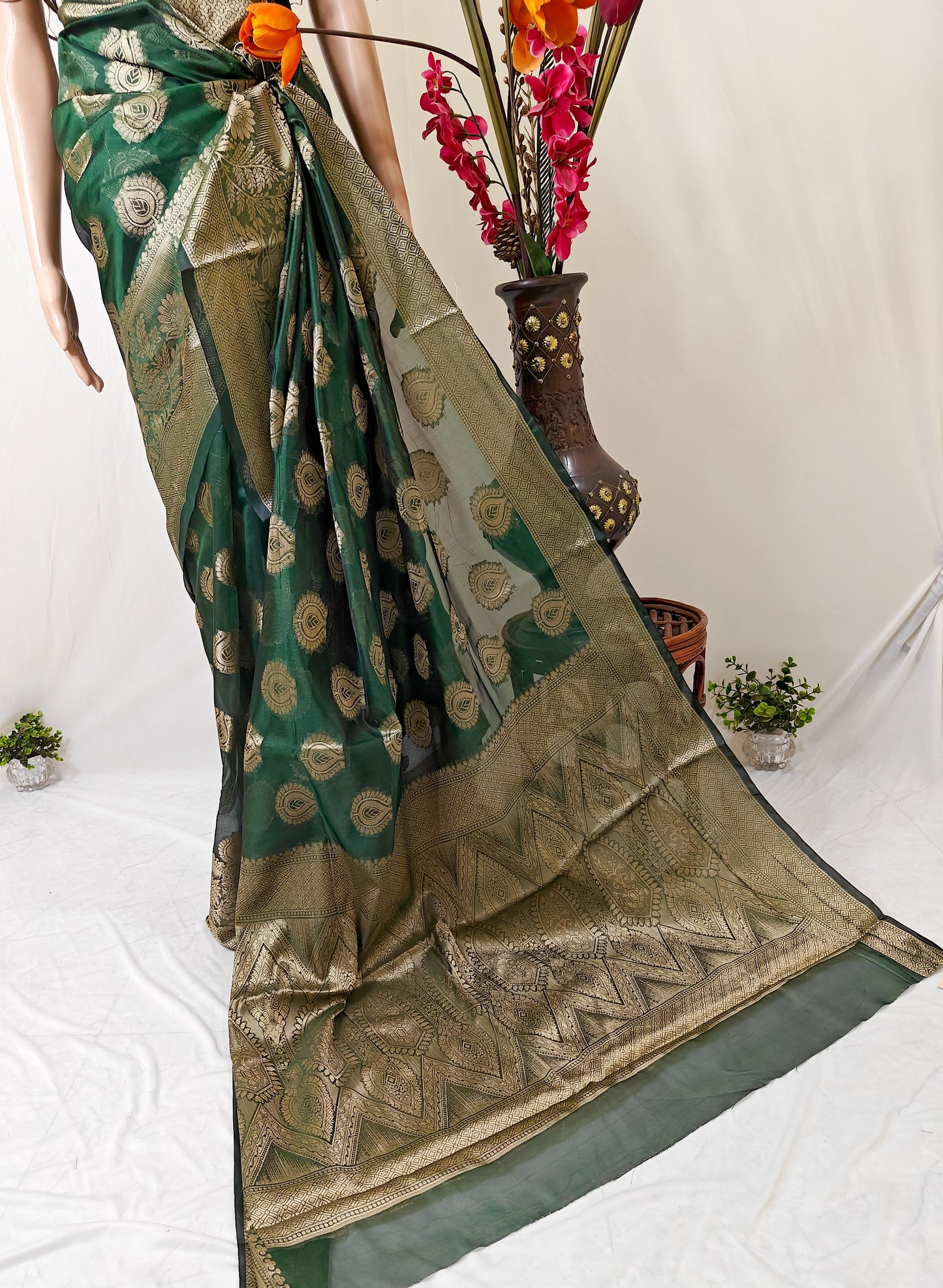 DARK BOTTLE GREEN SILK BLEND SAREE WITH INTRICATE GOLDEN ZARI WEAVING.