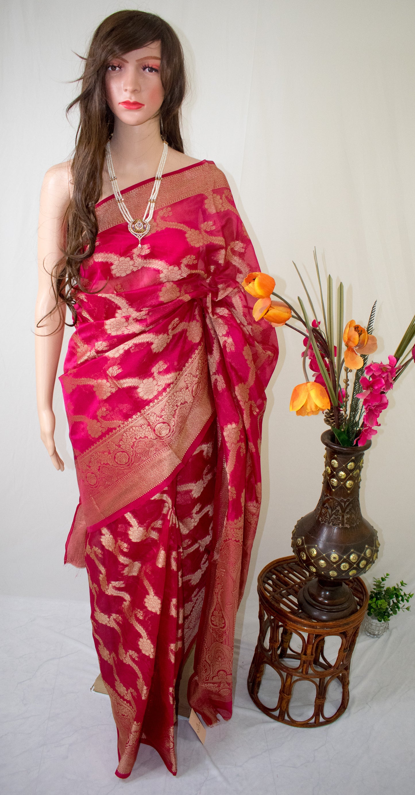 PINK SILK BLEND SAREE WITH GOLDEN ZARI WEAVING.