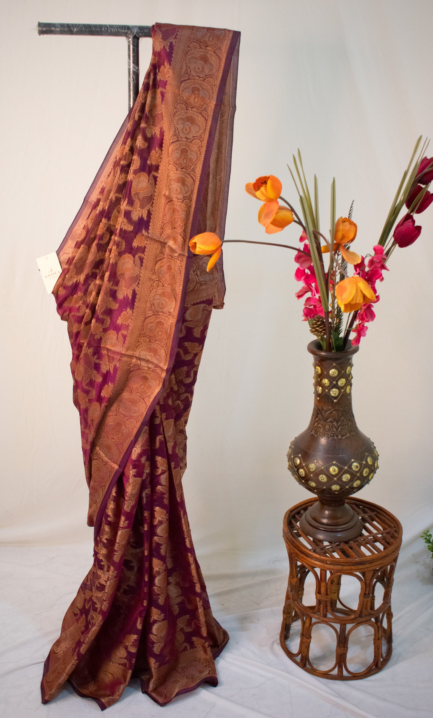 DARK PURPLE SILK BLEND SAREE WITH INTRICATE GOLDEN ZARI WEAVING.