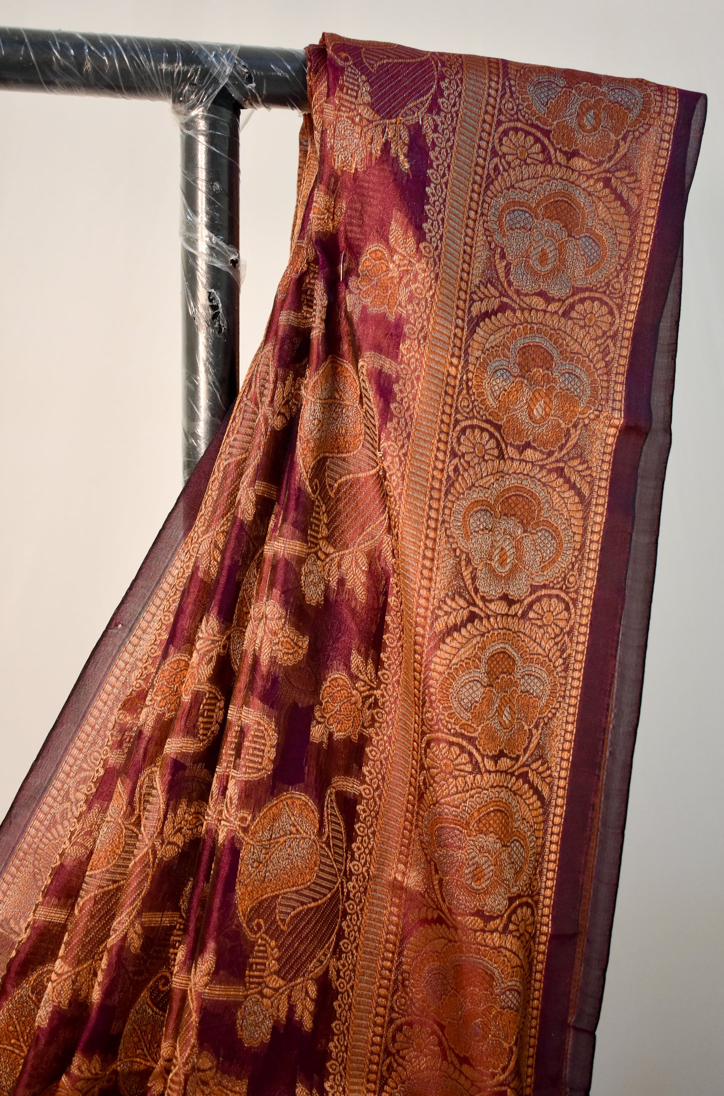 DARK PURPLE SILK BLEND SAREE WITH INTRICATE GOLDEN ZARI WEAVING.