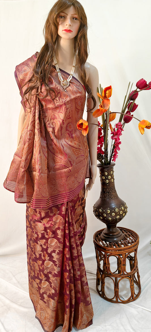 DARK PURPLE SILK BLEND SAREE WITH INTRICATE GOLDEN ZARI WEAVING.